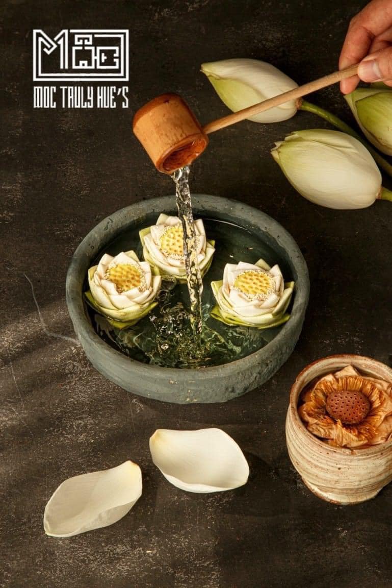 BẠCH LIÊN NGỰ TRÀ SEN HUẾ - Hộp 5 hoa