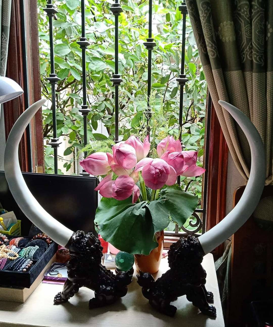 cặp kỳ lân ngậm ngà đá cao cấp
