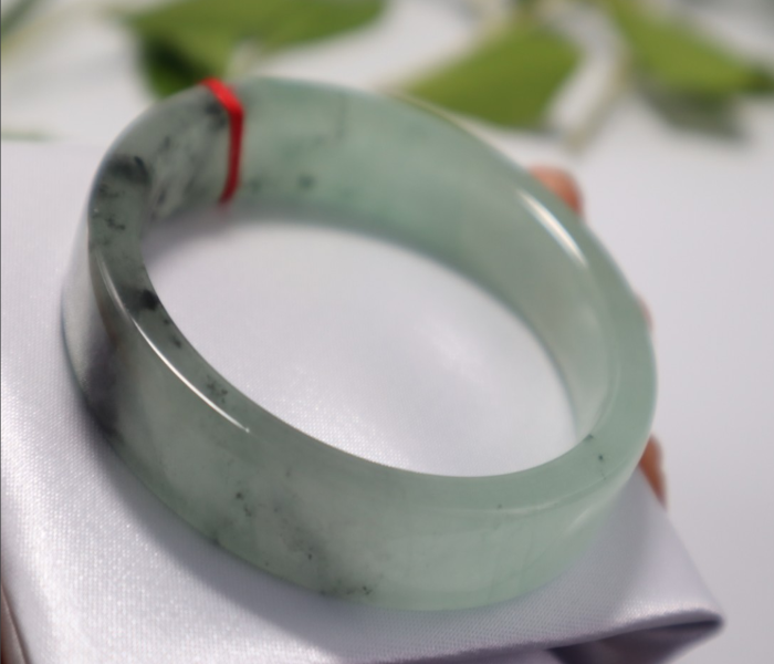 ( HÀNG ĐẸP) Vòng cẩm thạch bản vuông trắng khói vân đen ni 56mm,hàng như hình,bao đẹp