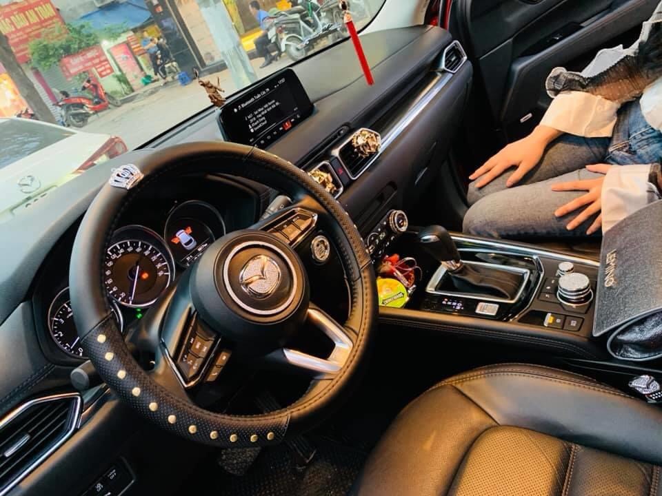 Bọc vô lăng Vương Miện da đính đinh cao cấp