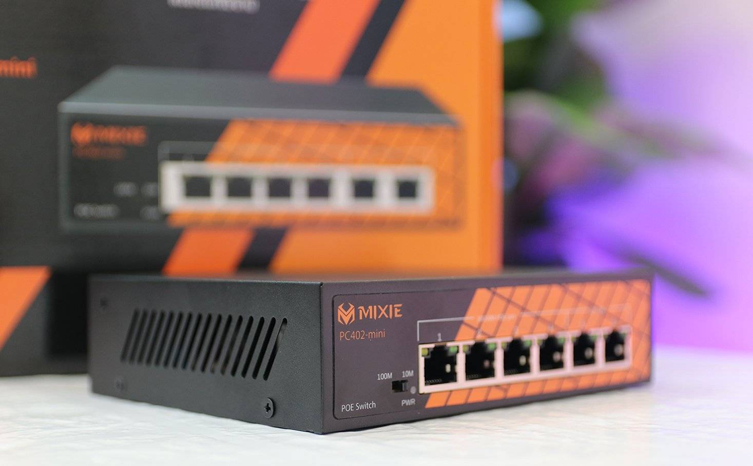 Switch Poe Camera MIXE PC402-Mini gồm 4 cổng POE RJ45 10/100M và 2 cổng UPlink tốc độ 10/100m