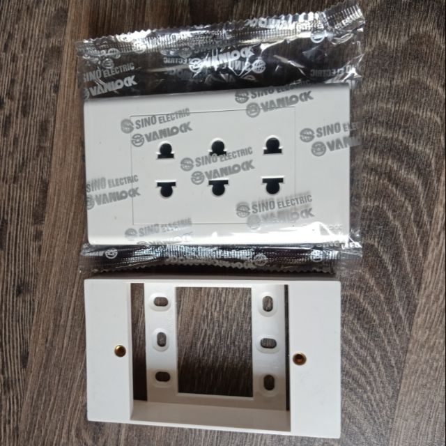 Ổ cắm điện VANLOCK. +  đế nổi/đế âm