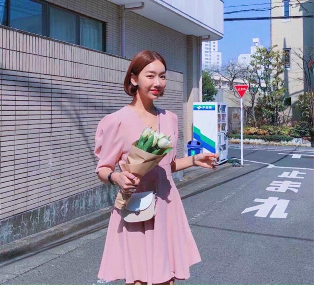 Đầm hồng cổ v tùng xoè