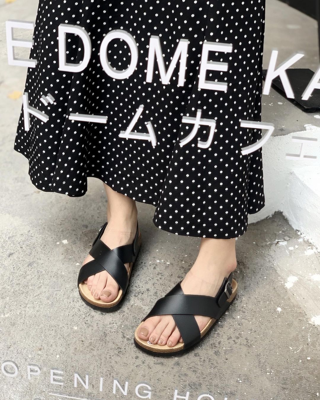 Giày Sandal đế trấu Unisex quai chéo da pu đen