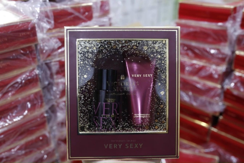 Set Nước Hoa và Dưỡng Thể Victoria’s Secret Very Sexy Mist & Lotion Gift Set