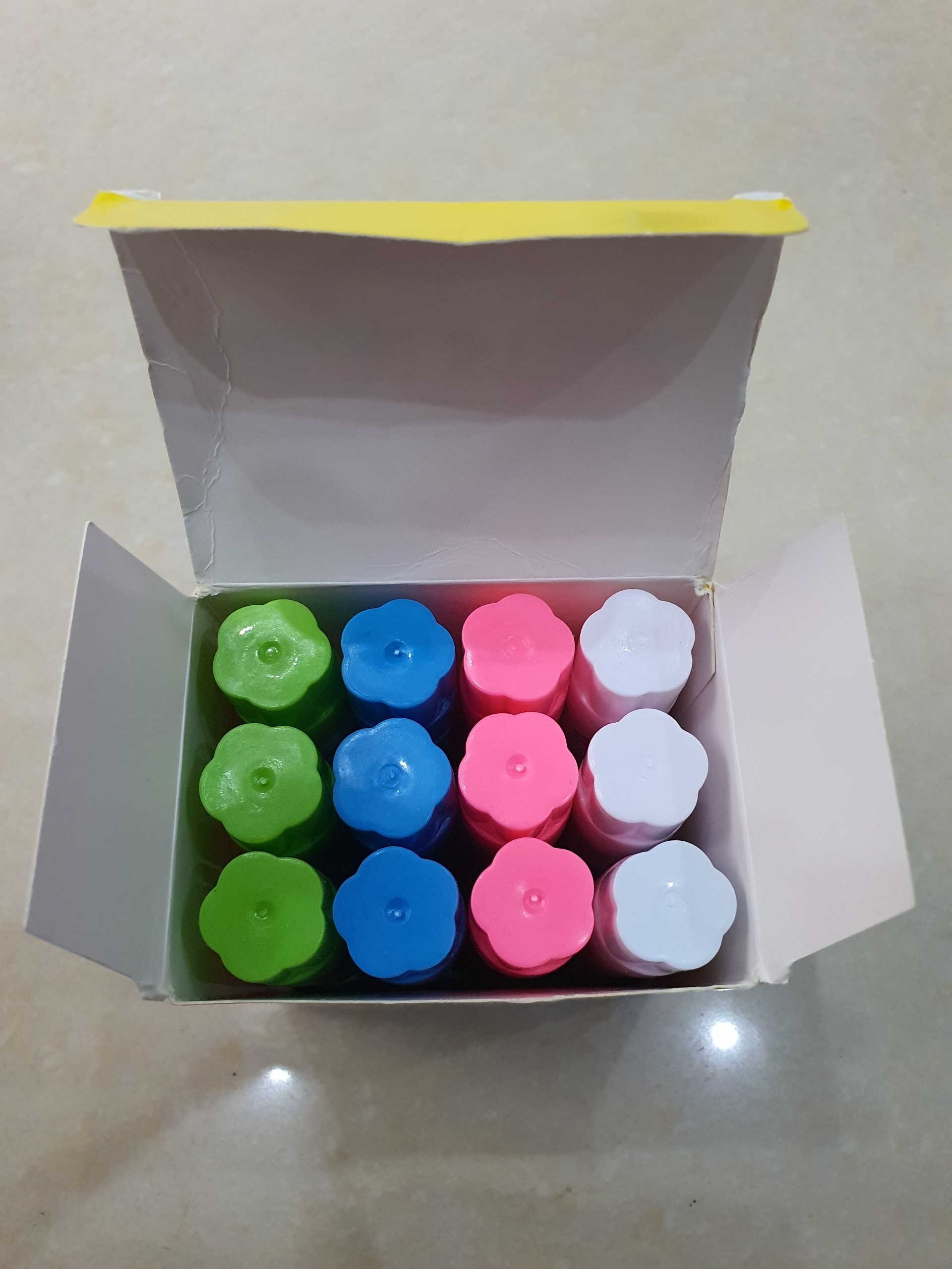 Hồ Khô Keo Dán Giấy Gstar Hộp 12 Thỏi