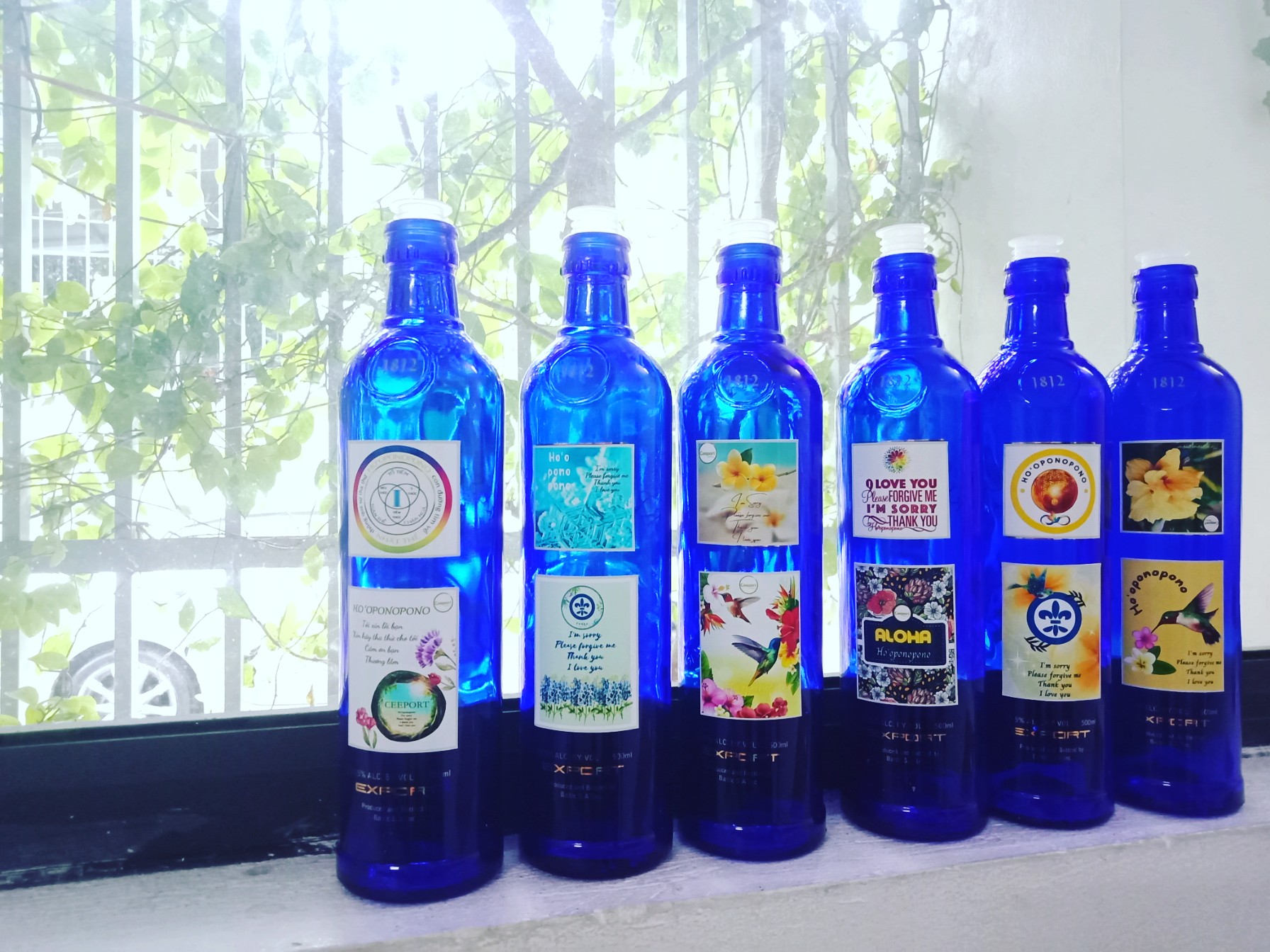 CHAI THÁI DƯƠNG LAM THỦY (CHAI THỦY TINH XANH DƯƠNG / BLUE SOLAR BOTTLE)