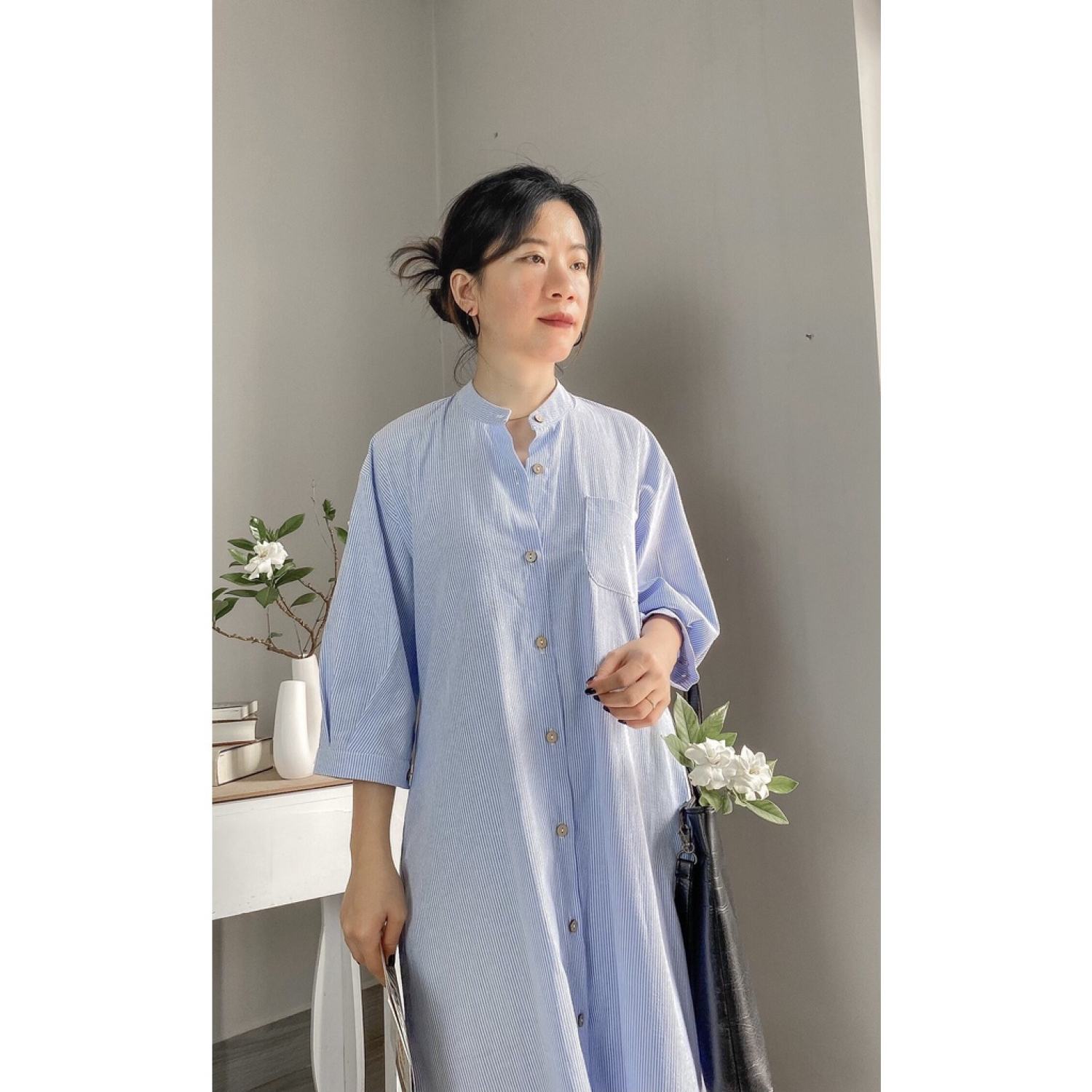 Đầm sơ mi fom rộng xoắn lưng sọc dọc