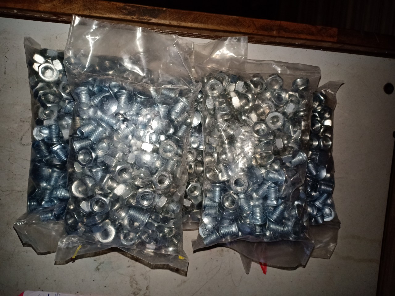 1 bịch ốc tán kệ sắt v lỗ