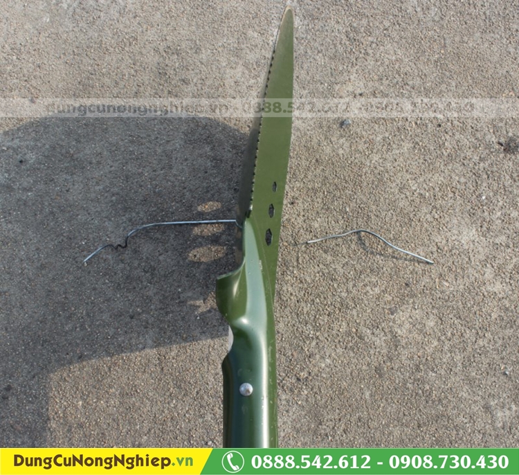 Xẻng cắm trại cán gỗ lưỡi xanh 63cm