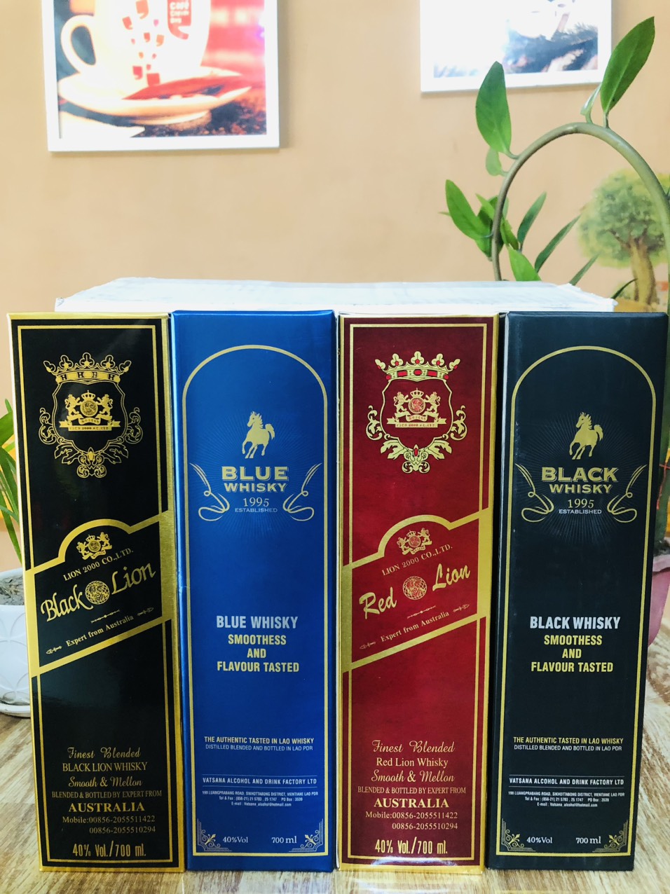 Combo 4 chai (Black, Red Lion và Black, Blue Whisky) 700ml - Nhập từ Lào ( chính hãng)