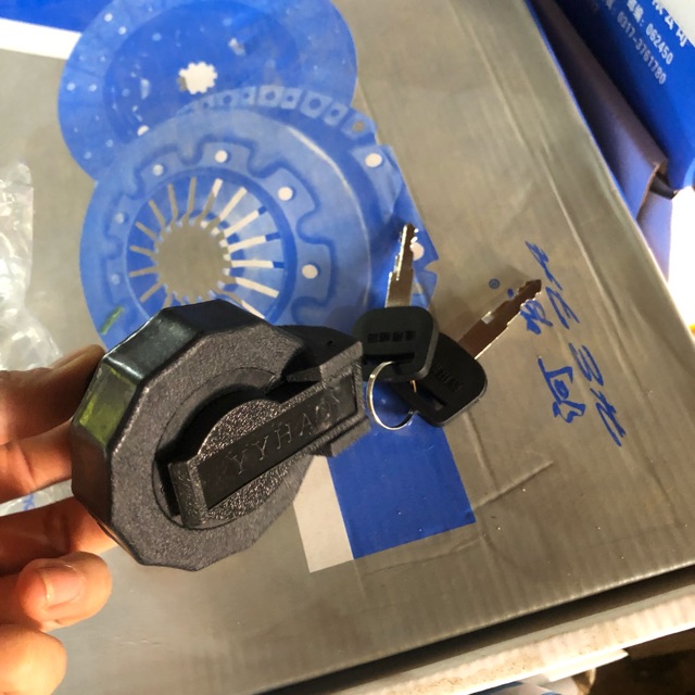 Nắp thùng dầu lắp xe thaco olin