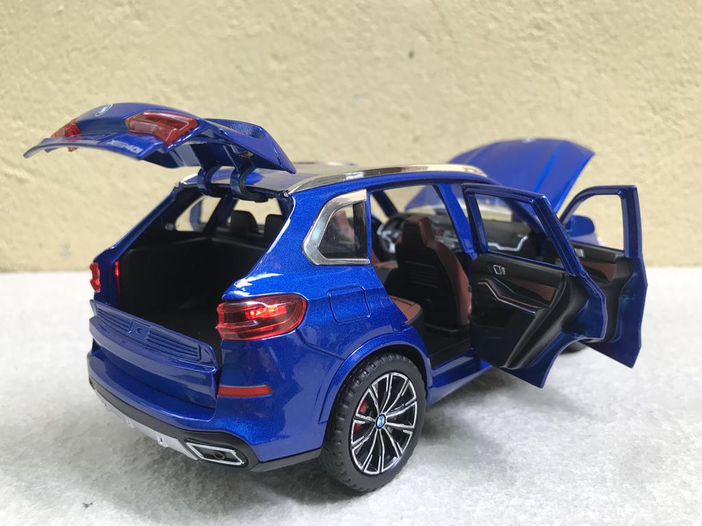 Mô hình xe BMW X5 xDrive40i 1:24