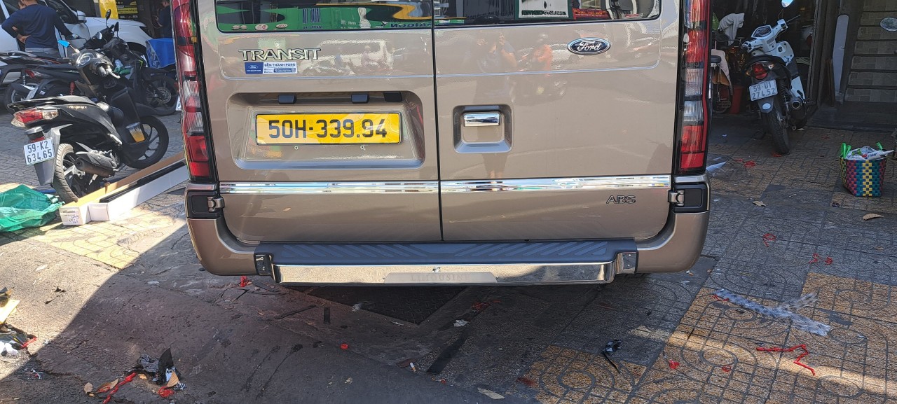 Chỉ INOX viền cửa sau FORD Transit