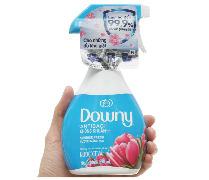 Nước xịt thơm vải Downy (370ml)