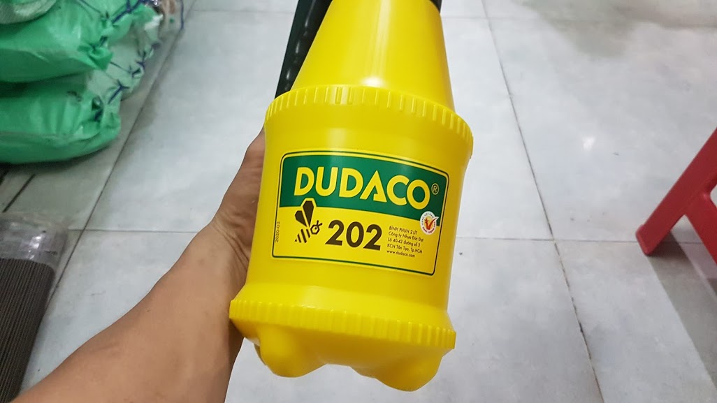 [HCM]Bình xịt tưới cây 2 lít DUDACO