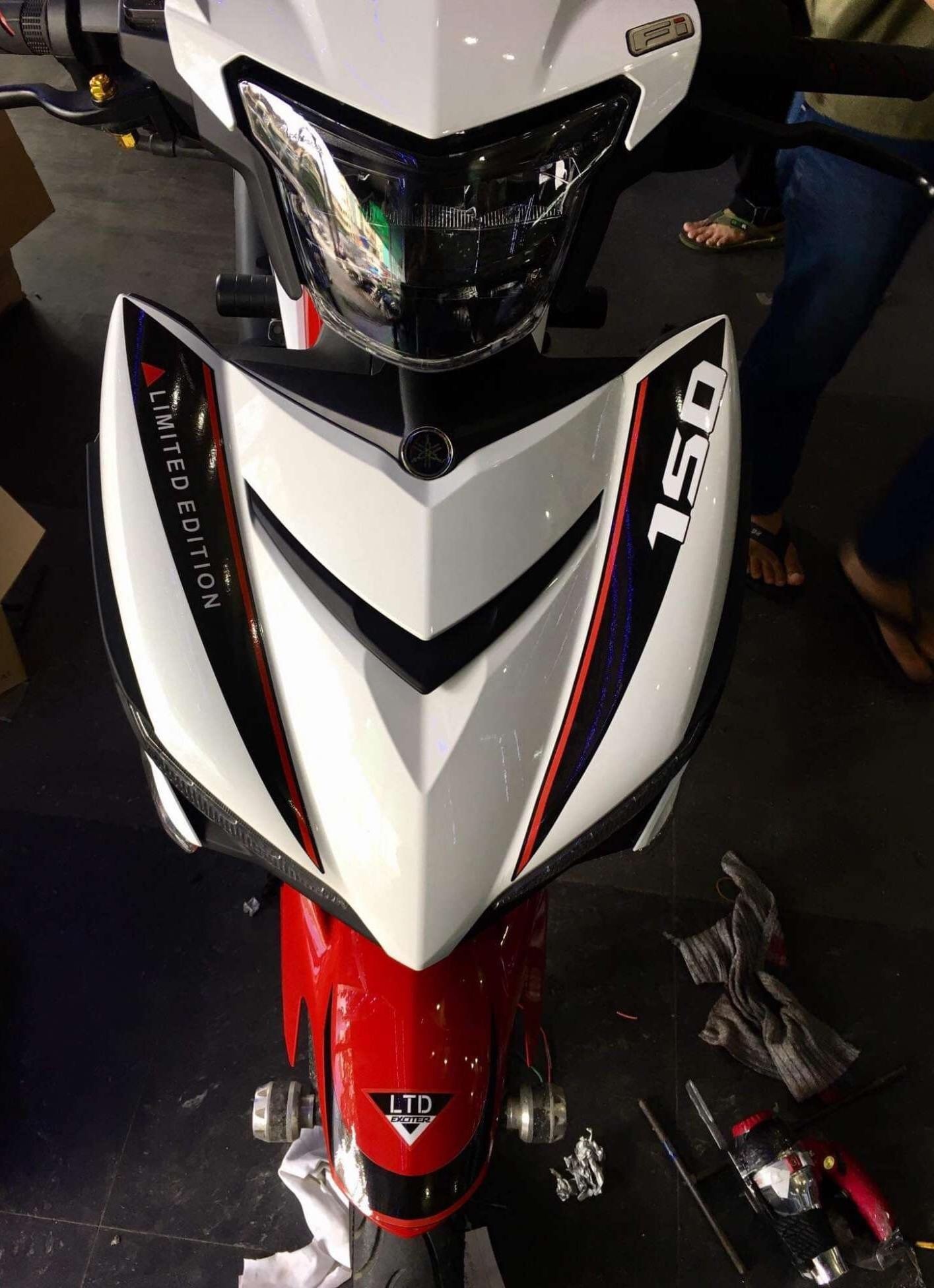 Tem xe exciter 150 LTĐ trắng đỏ