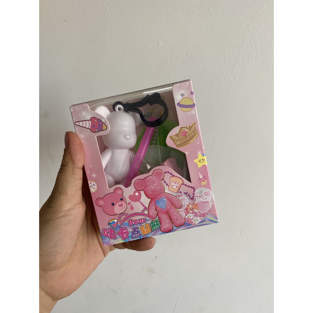 Set tự làm móc chìa khoá đính đá gấu Bearbrick DIY handmade, móc khoá Bẻarbrick gấu đính đá kèm bông thời thượng.