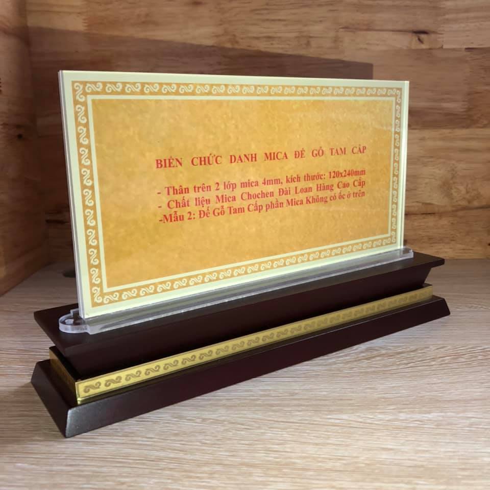 Biển chức danh mica đế gỗ (12x24cm). bền đẹp