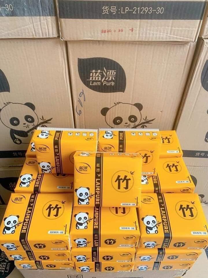 Combo 1 Thùng Giấy Ăn Gấu Trúc 30 Gói Giấy Ăn Khăn Giấy Gấu Trúc 3 Lớp, khi nhứng nước sẽ mềm như vải .