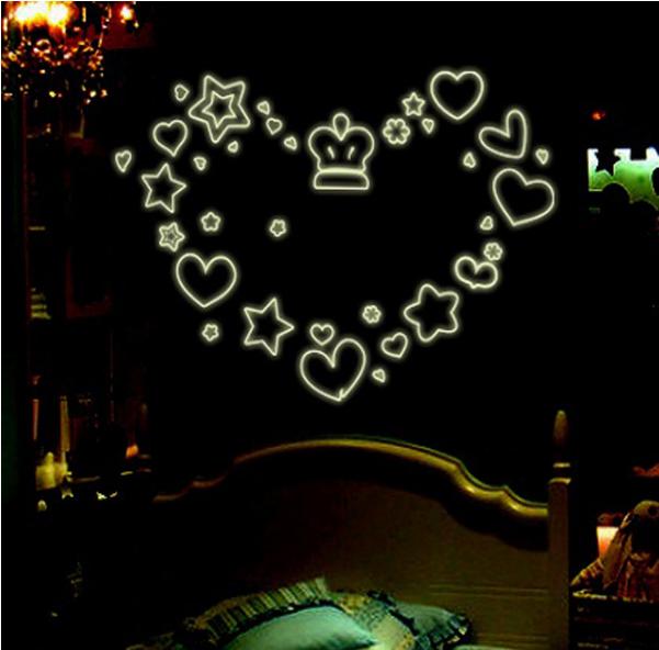 Hcm-decal trang trí tường - hình trang trí trái tim 02 - dạ quang