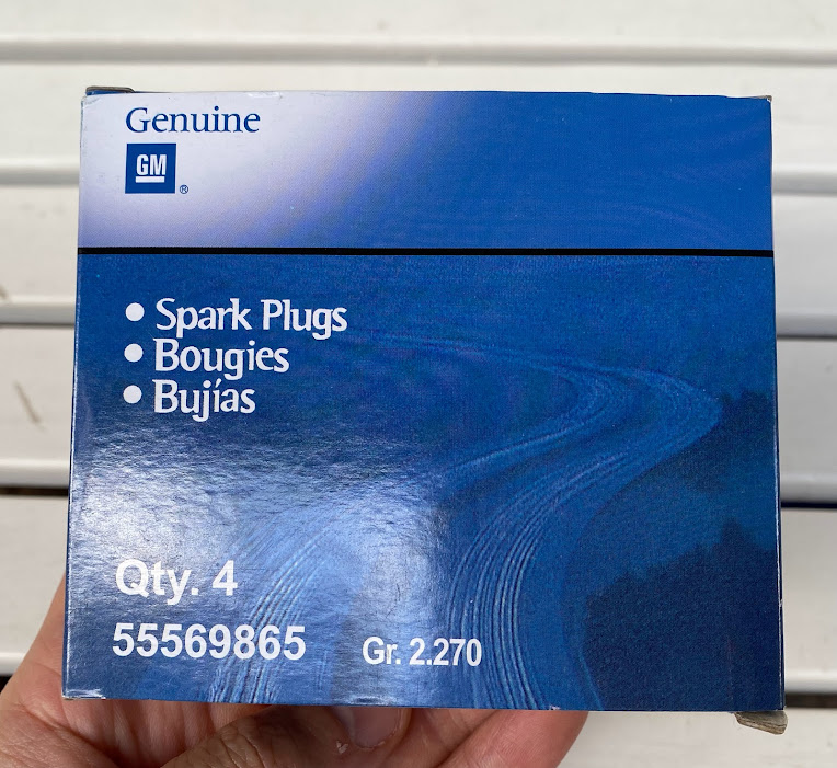 Bộ 04 bugi BKR6E-11 chân dài dành cho xe GM