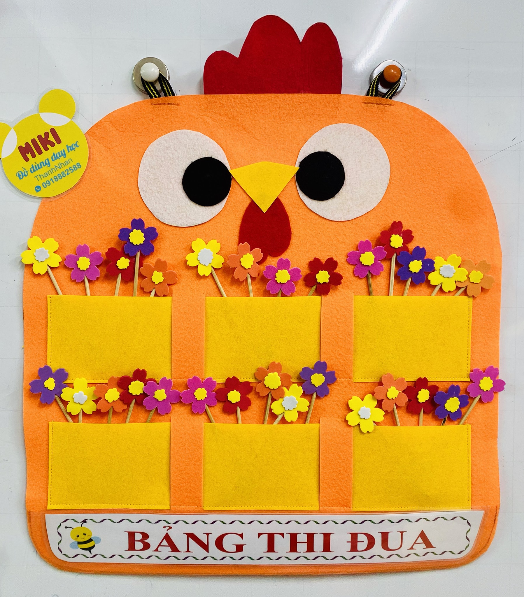 BẢNG Thi Đua NỈ 6 nhóm + 60 hoa + tiêu đề thi đua+ bộ số + keo xốp 22cm + 2 móc (Mẫu Chú Gà)