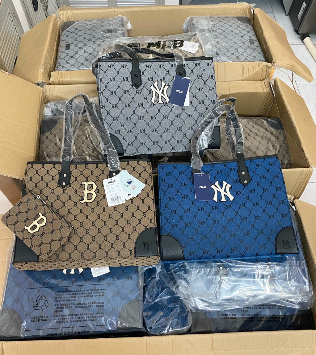 Túi kẹp nách MLB siêu hot size 39cm MR