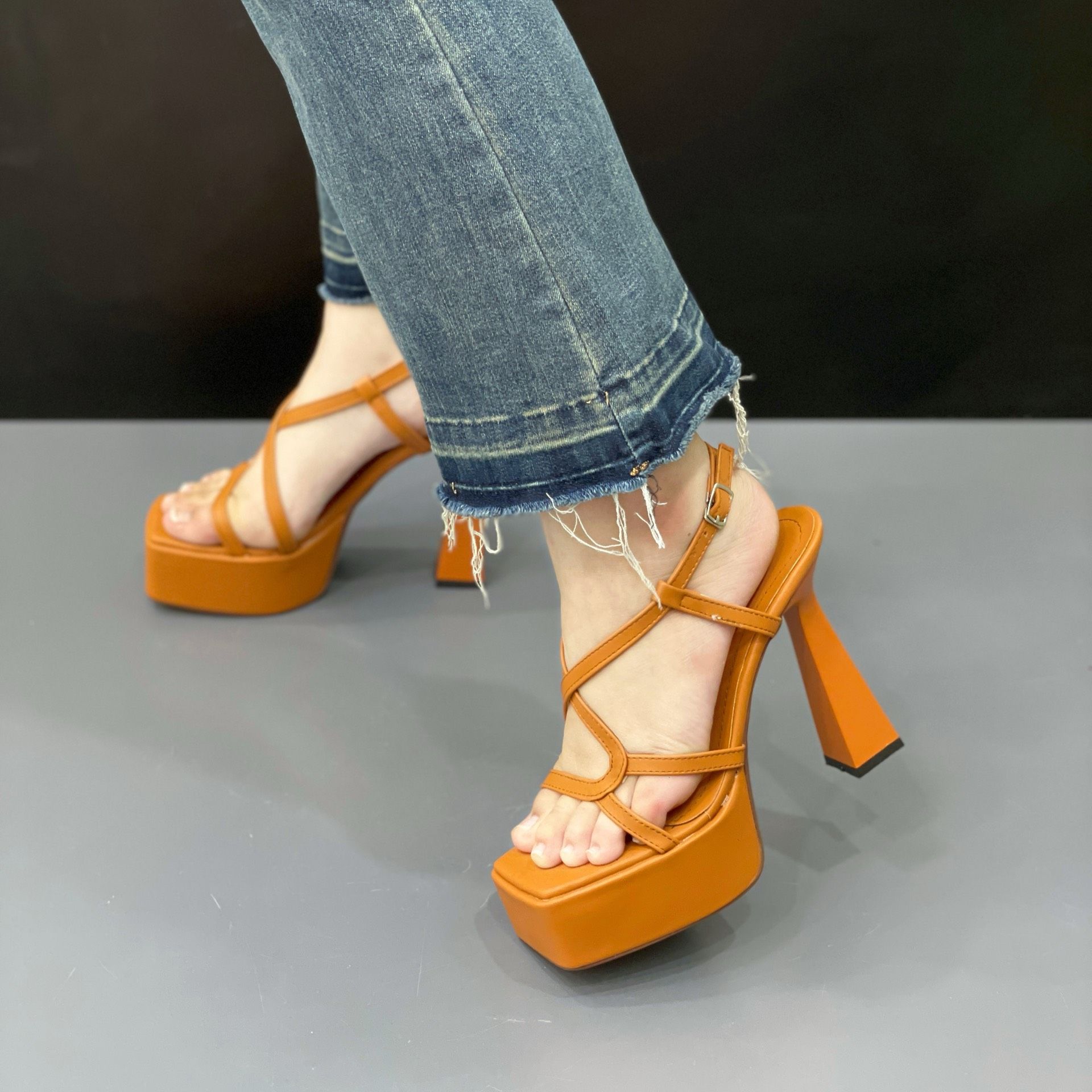 Xăng đan cao gót thời trang ( Gót cao 14cm - Đúp trước cao 3,5cm )