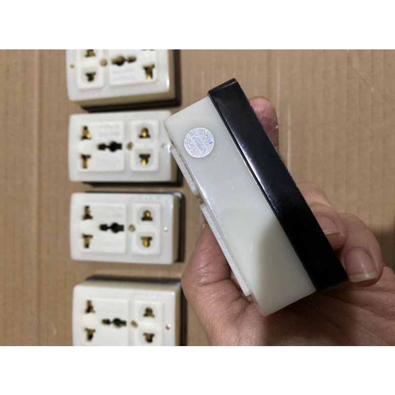 Ổ cắm 3 ngả TL đa năng K3 Vinakip ( Shop 5 sao )