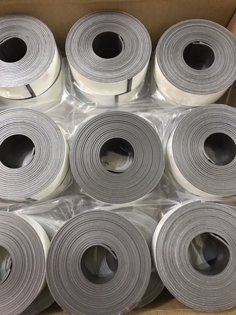 Nam châm cuộn dẻo có keo 2,5cm x 3m x 1.6mm