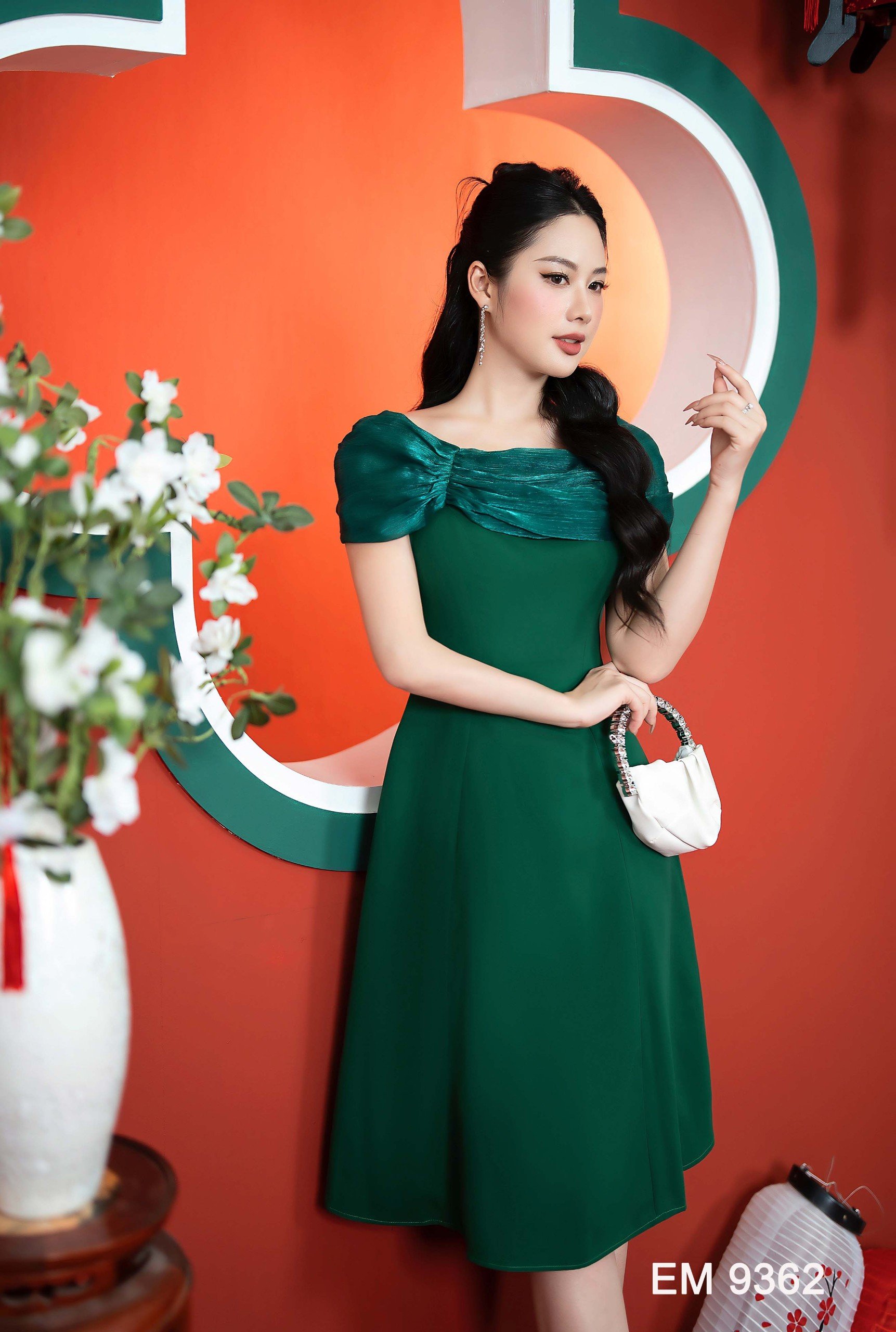 Đầm EMY EM9362 Xoè Xanh Vai Choàng