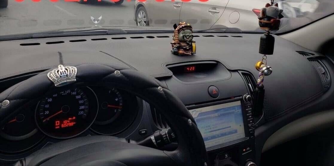 Thảm taplo da vân carbon cao cấp kia forte/cerato 2008-2012