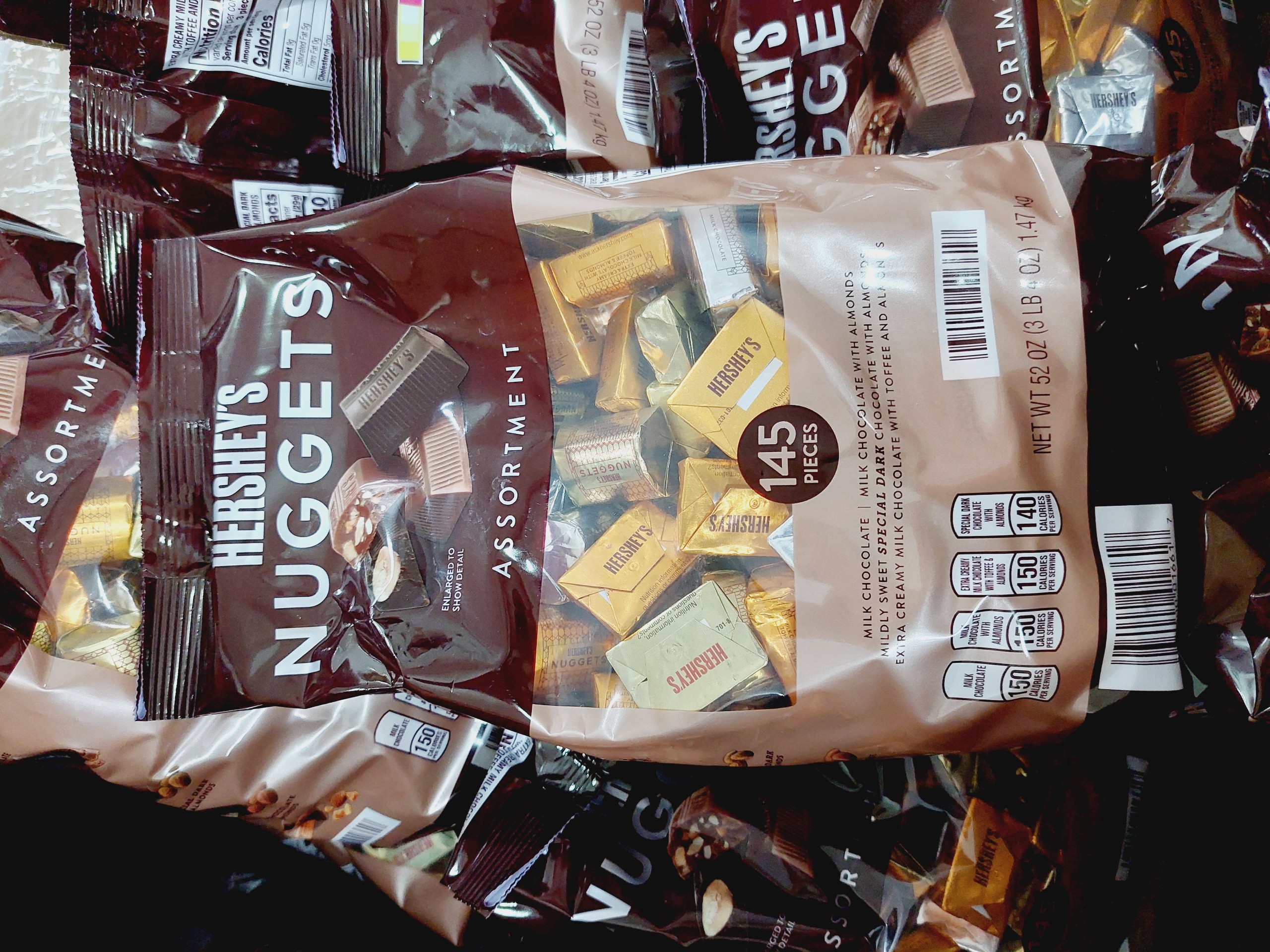 SOCOLA HẠNH NHÂN HERSHEY'S NUGGETS ASSORTMENT VARIETY PACK 1,47KG MỸ (Date 8.2023)