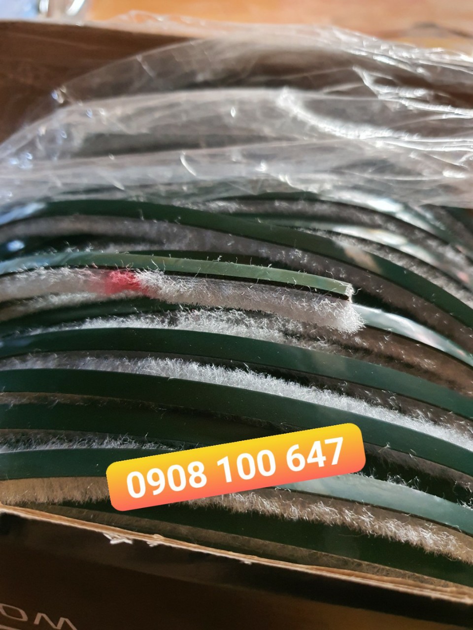 Ron lông nheo dán viền cửa cách âm có sẵn keo