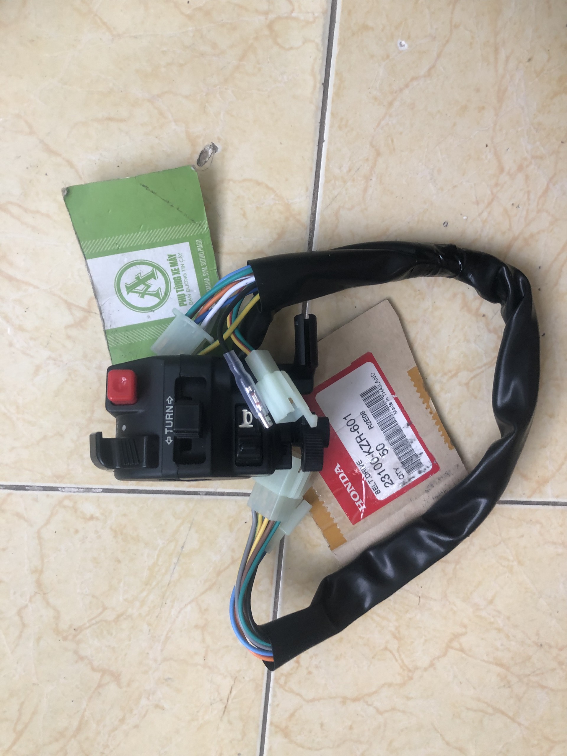 Cùm công tắc Wave đời đầu bên trái