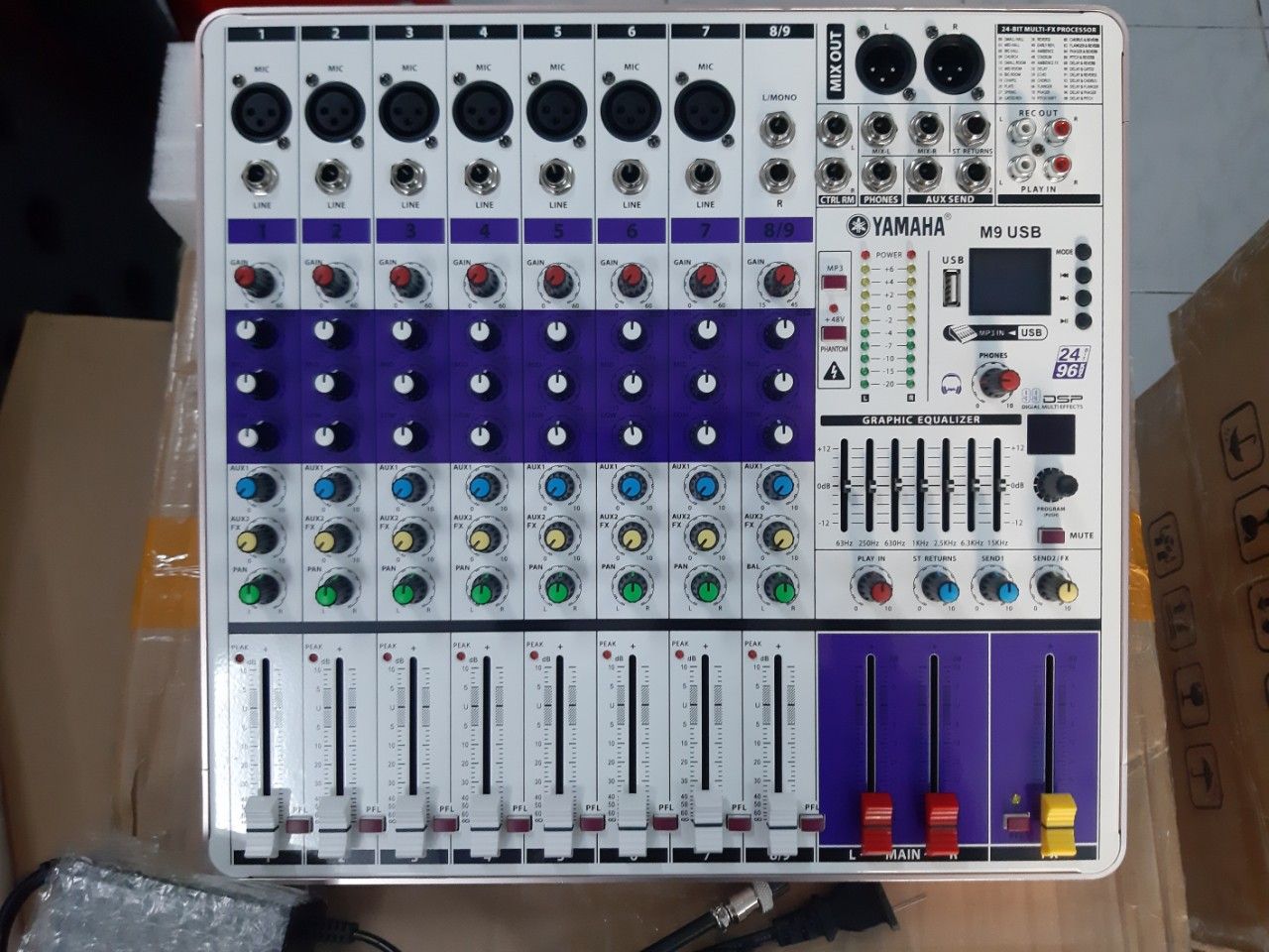 Mixer Yamaha M9