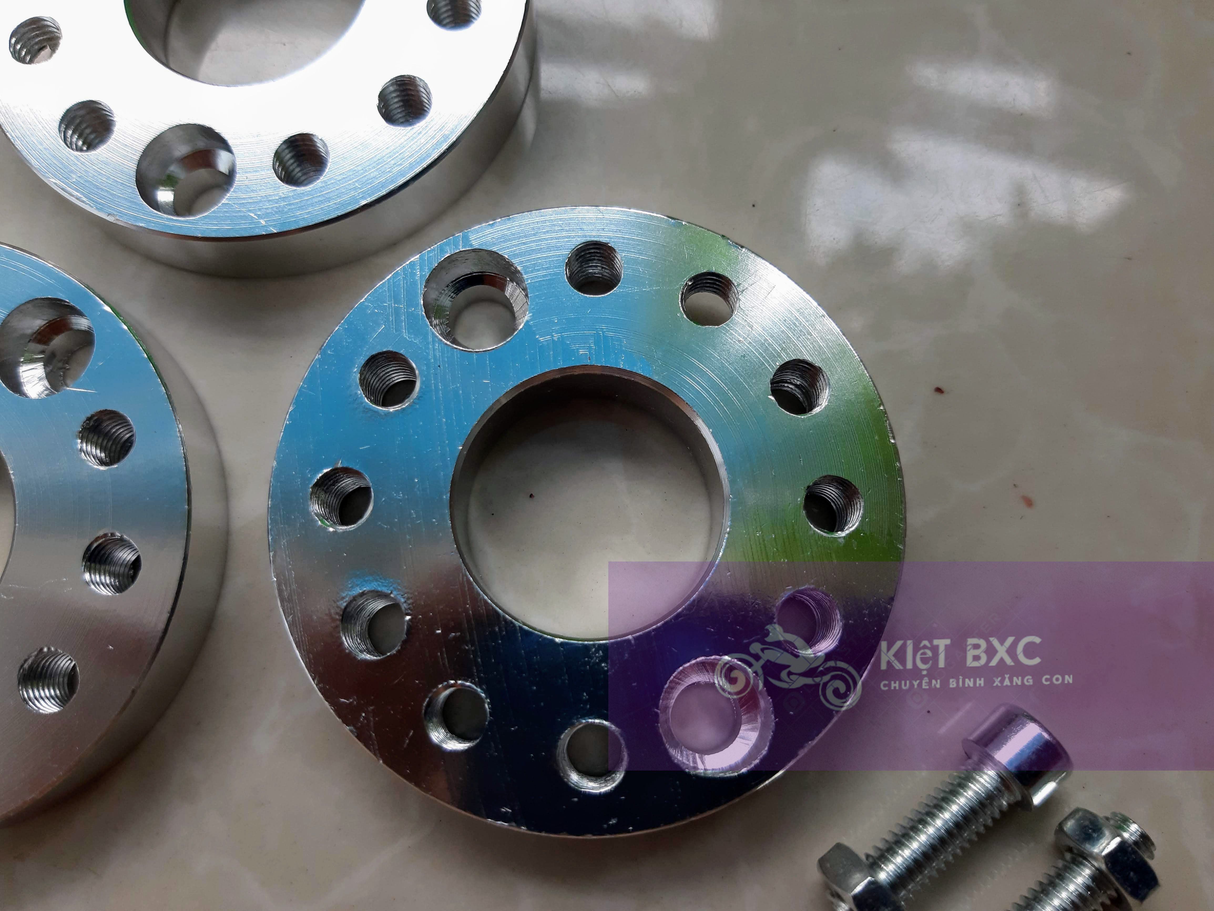 THỚT XOAY CỔ XĂNG XE MÁY