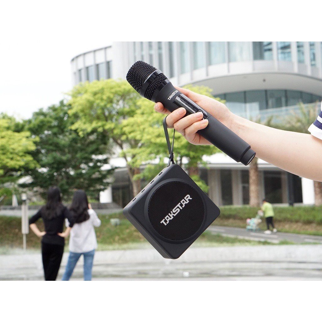 Máy trợ giảng không dây cao cấp Takstar E261W có 2 loại micro là cầm tay và gài đầu, Âm thanh to rõ bắt mic nhậy.