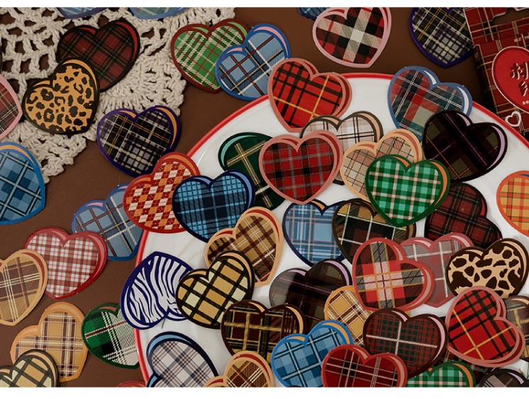 Hộp 45 stickers họa tiết trái tim ca rô