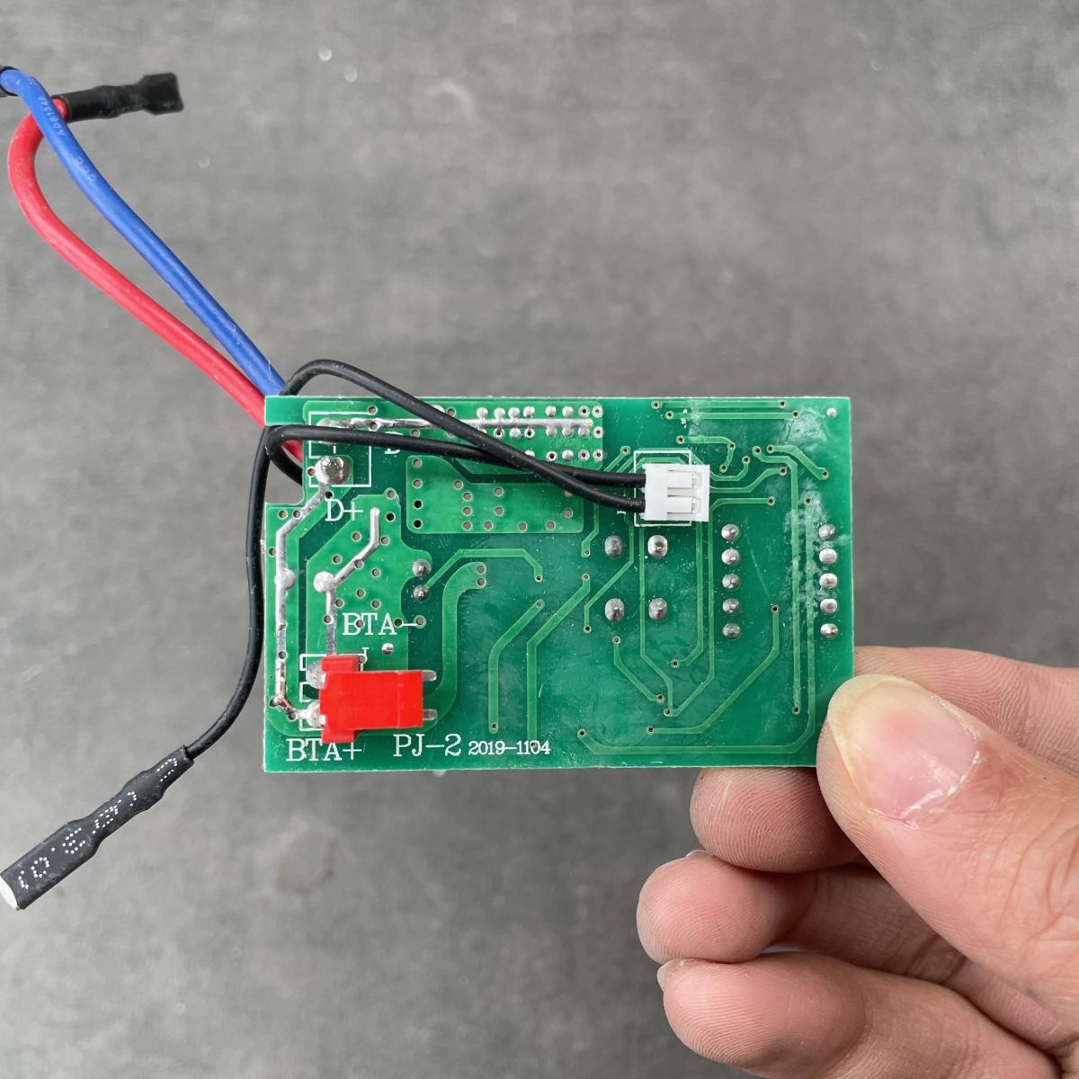 Mạch sạc pin 1s 3.7v bằng cổng microusb 5v