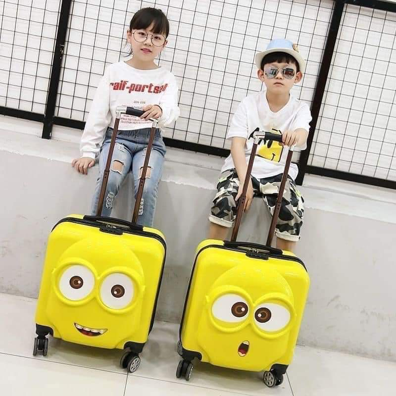 Vali kéo ngồi trẻ em vịt vàng yellow duck 22 inch, vali kéo 2 mặt cho bé đi chơi du lịch