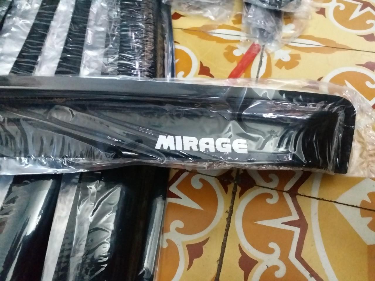 Vè mưa đen xe Mitsubishi Mirage