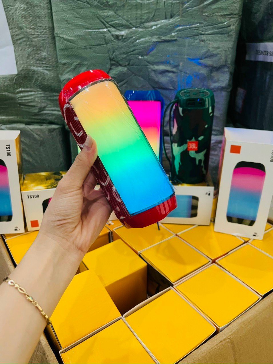 [HCM][BẢO HÀNH 1 ĐỔI 1]Loa bluetooth TS100 có đèn led âm thanh nghe cực đỉnh