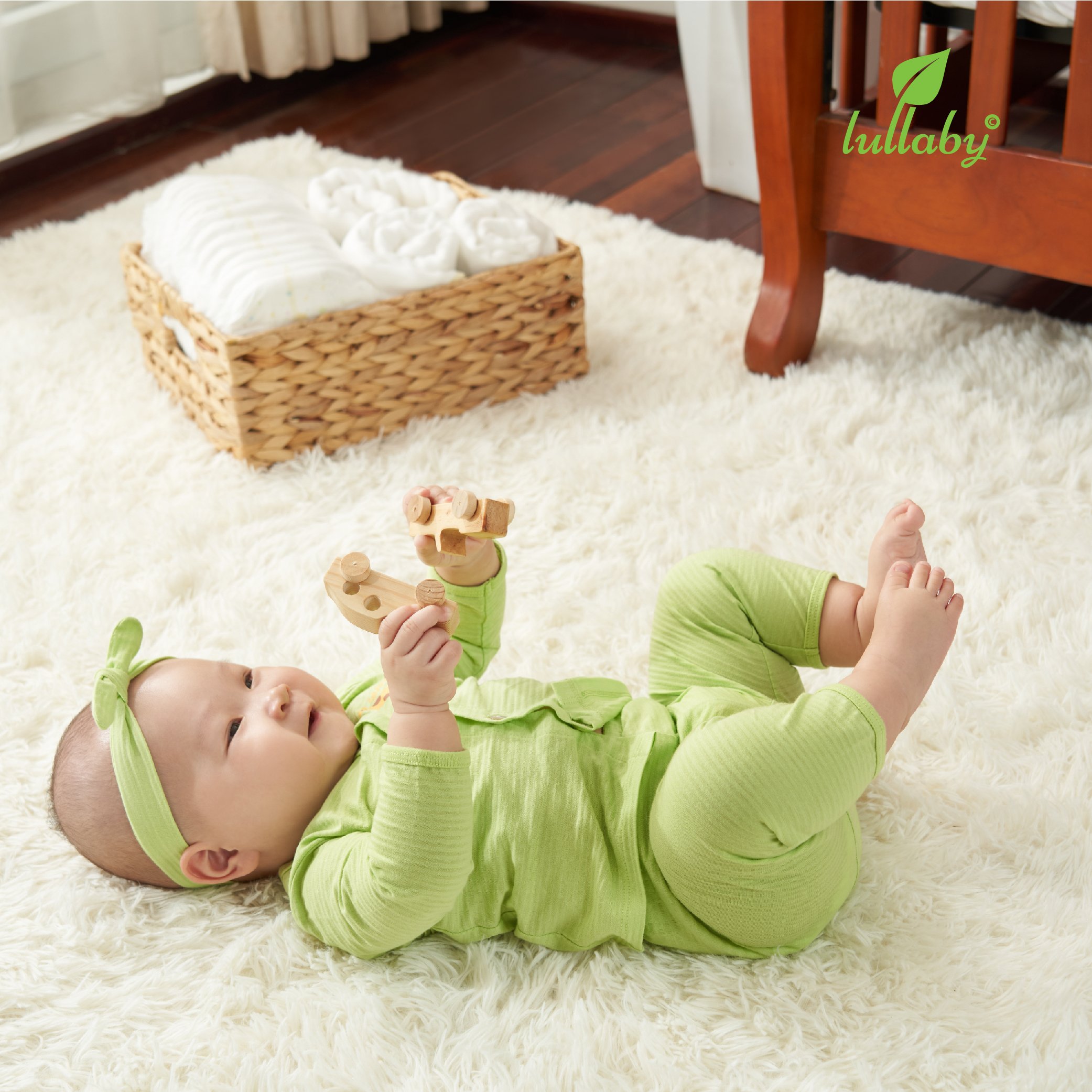 Lullaby - Combo Sơ Sinh (1 Bộ Quần Áo - 2 Mũ - 2 Đôi Bao Tay - 1 Đôi Bao Chân) NH68707172B