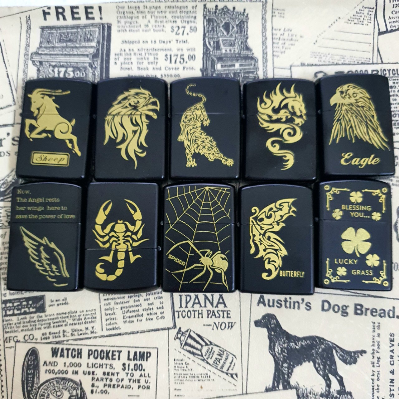 Bật Lửa Hột Quẹt Zippo Đen Họa Tiết Vàng Nhiều Hình ( Giao Ngẫu Nhiên - Xài Xăng Đá)