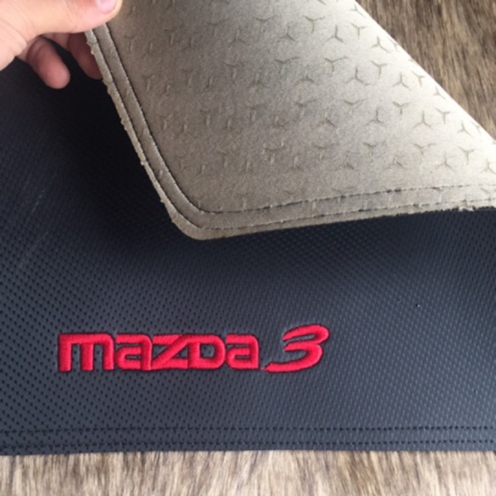 Thảm phủ taplo xe Mazda 3 đời 2019-2023 cao cấp
