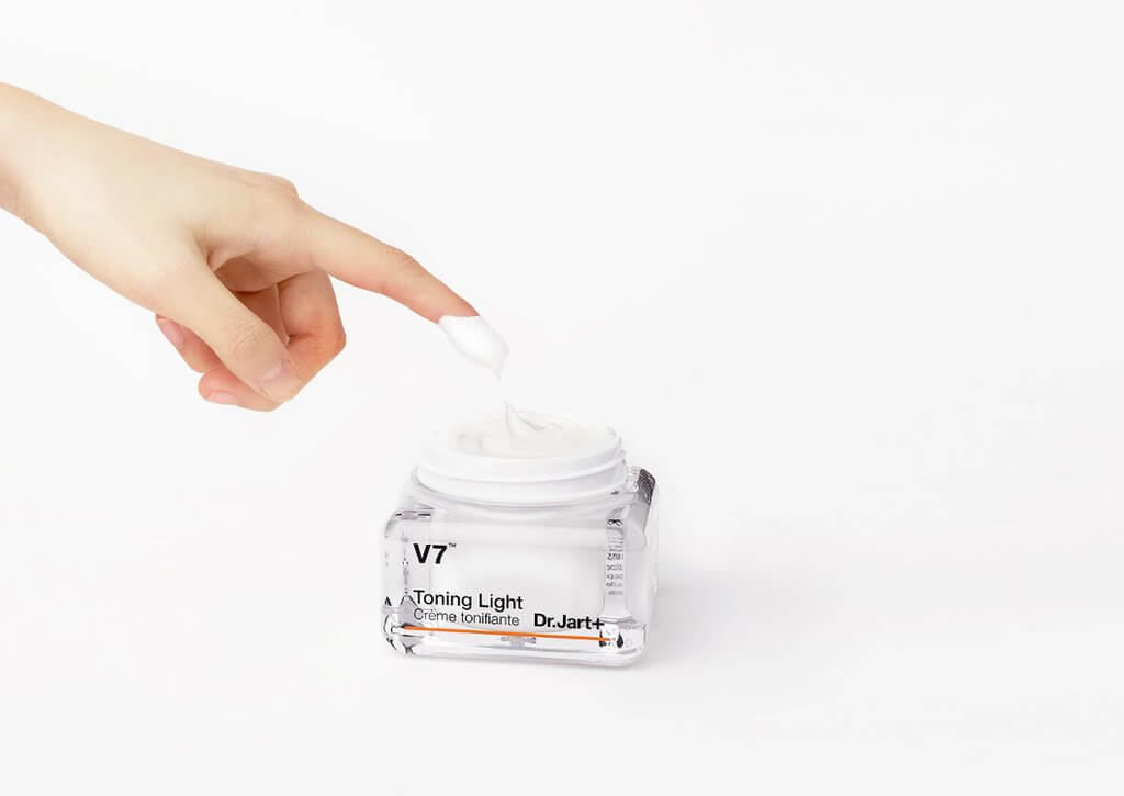 Kem dưỡng nâng tone V7 Toning Light Dr.Jact+