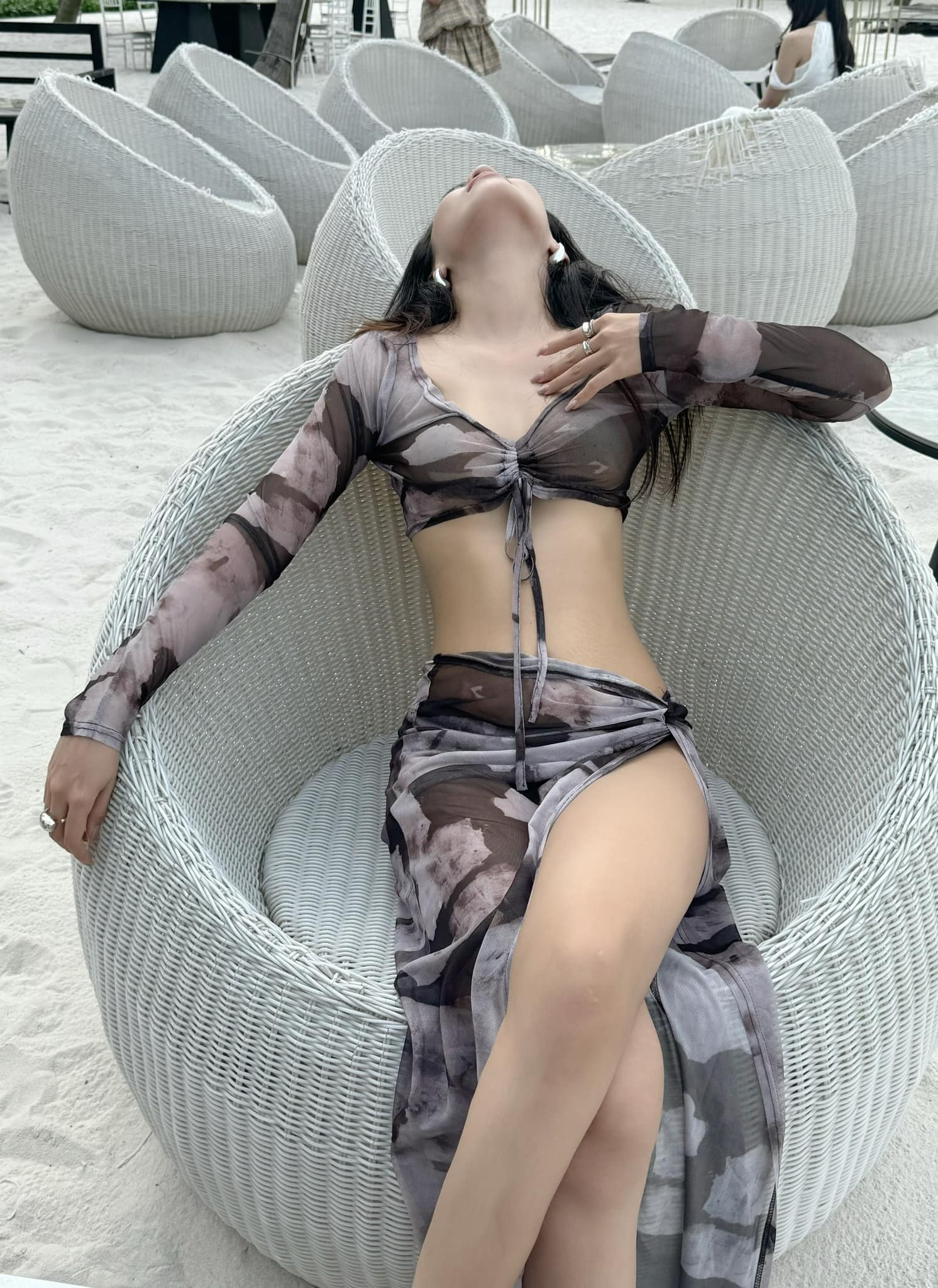 Set bikini nữ VANANHSCARLET buộc dây xẻ đùi