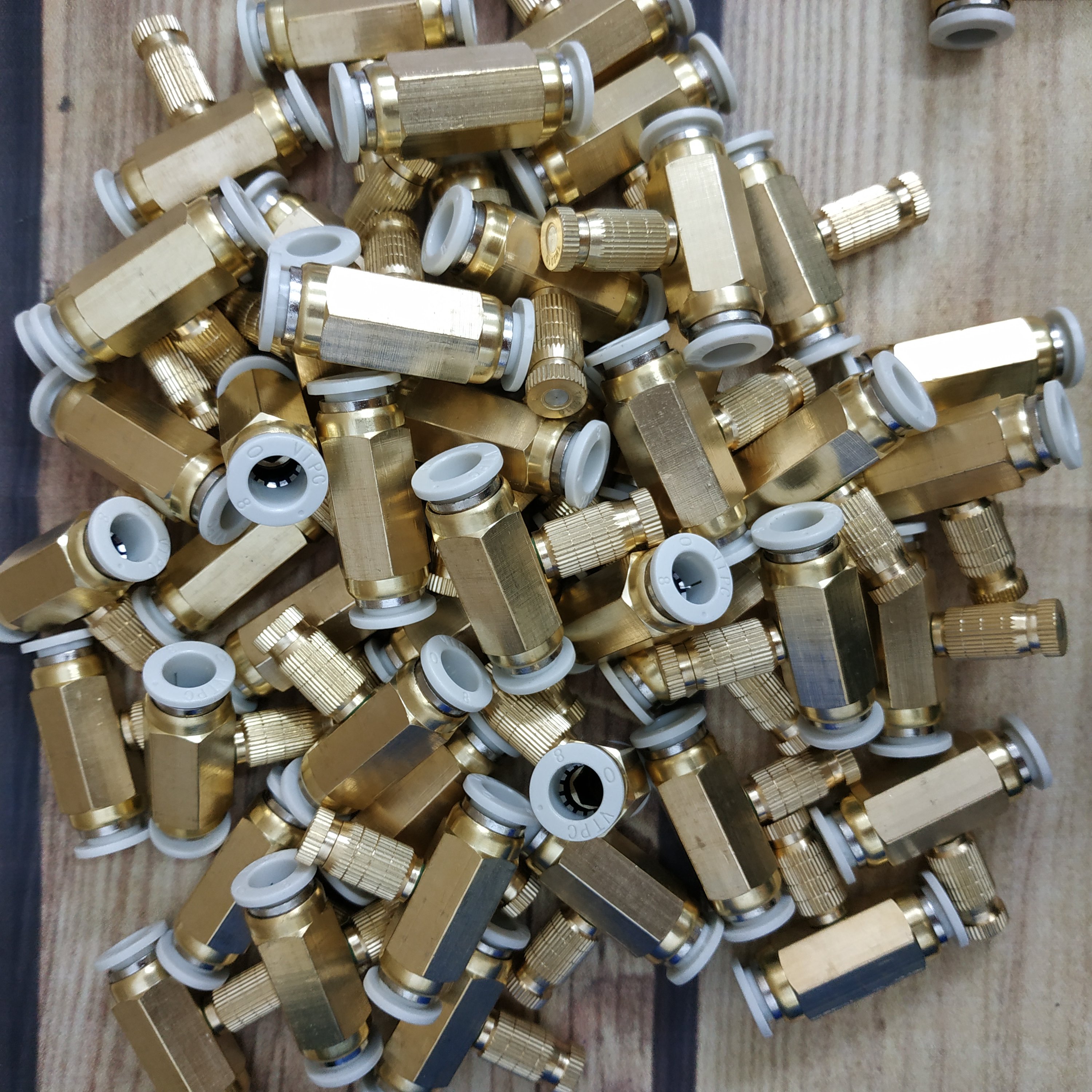Đế béc phun sương giữa nối ống 8mm ( chuyên dùng phun sương)